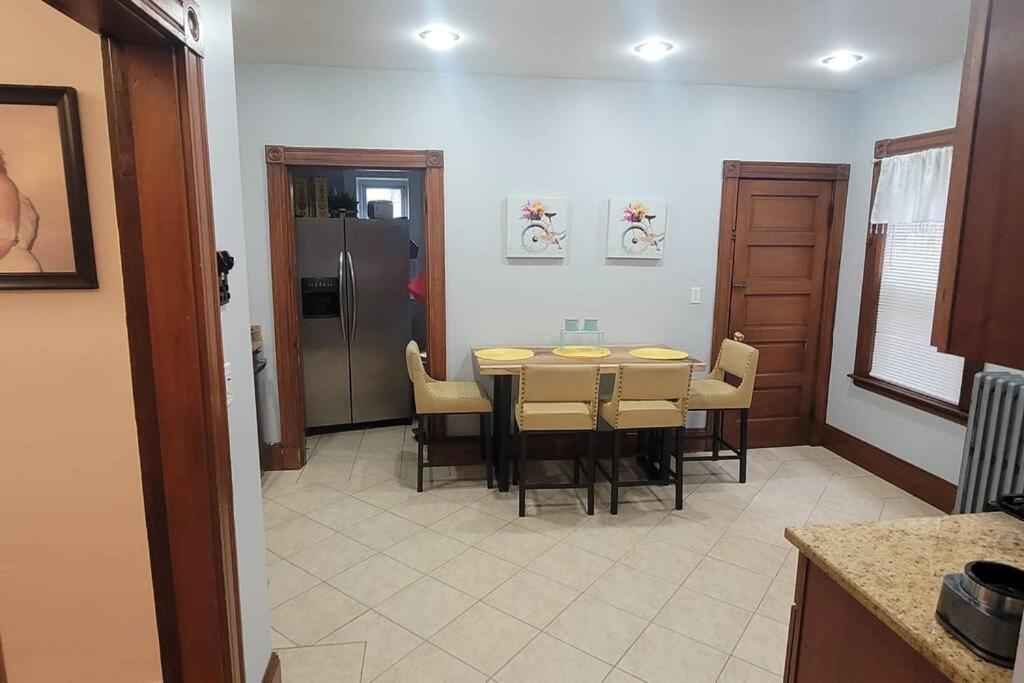 Modern Haven ,Your Stylish Retreat Бостън Екстериор снимка